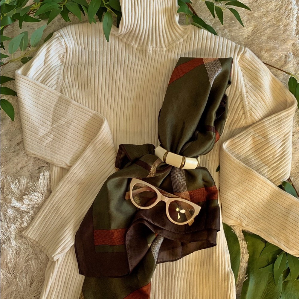 Cream ribbed turtleneck sweater. XL Tall. Chadwicks. Gently used.